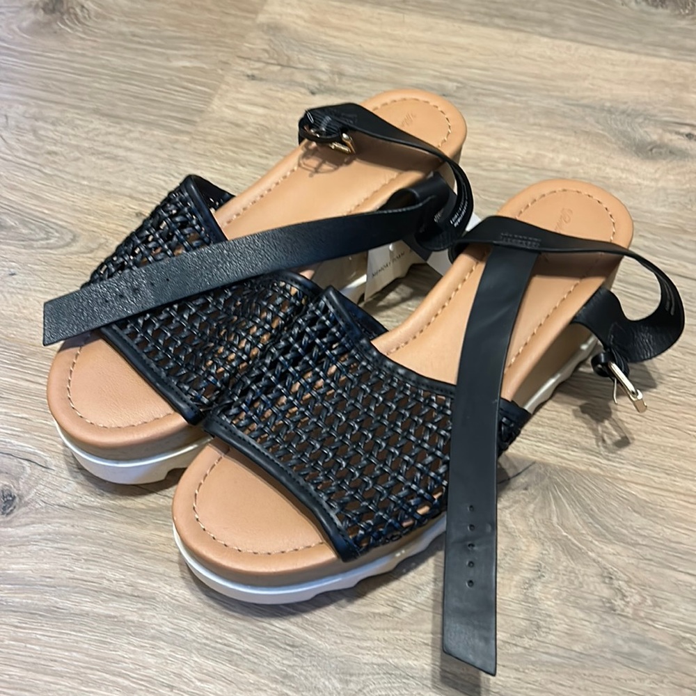 Target - Women’s 11 - NWT - Universal Thread platform sandals
